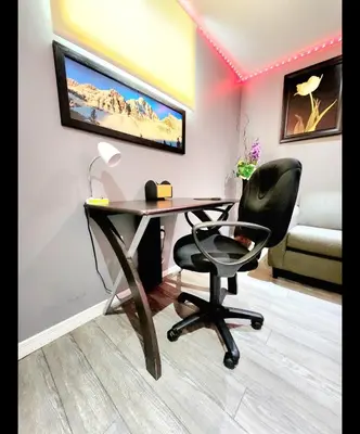 a desk and a chair in a room at Staycation Studio Apartment, Private kitchen , Washroom, Micro Gym & Free Onsite Parking in London