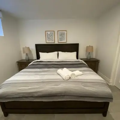 Yorkmills and Bayview !B Spacious and Stylish Private Bdr with Shared Bathroom