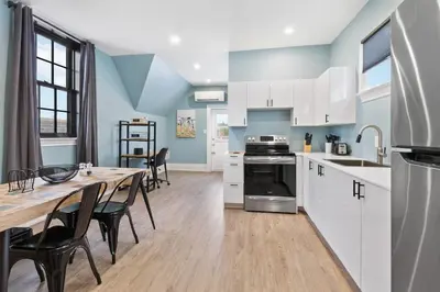 Gallery image of Luxury Contemporary Condo in Downtown Collingwood 97044 in Collingwood