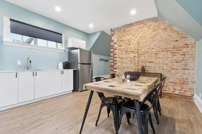 Gallery image of Luxury Contemporary Condo in Downtown Collingwood 97044 in Collingwood