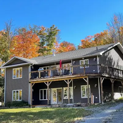 Mountain House in the Heart of Haliburton